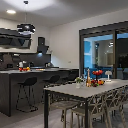 New! Luxury Lunara - 50 M2 Pool, In Istria